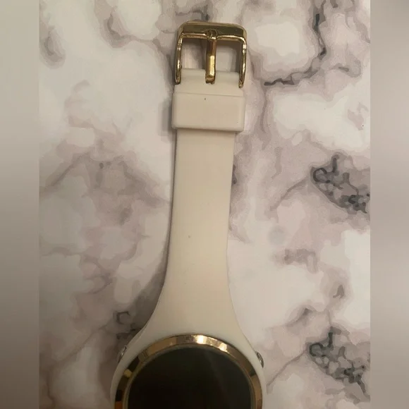 Francesca’s Digital White Silicone Rubber Band Gold Dial Accent Watch - Picture 6 of 11